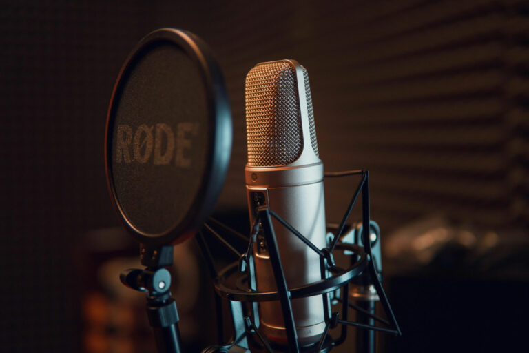 Photo d'un microphone dans un studio d'enregistrement
