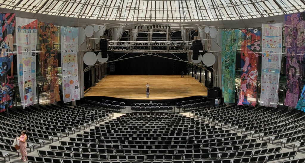 Étude acoustique d'une salle de concert : critères et méthode