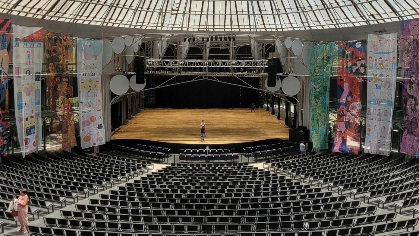 Étude acoustique d'une salle de concert : critères et méthode